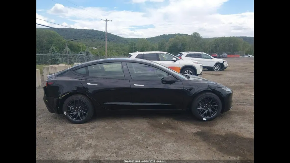 TESLA Model 3 -
