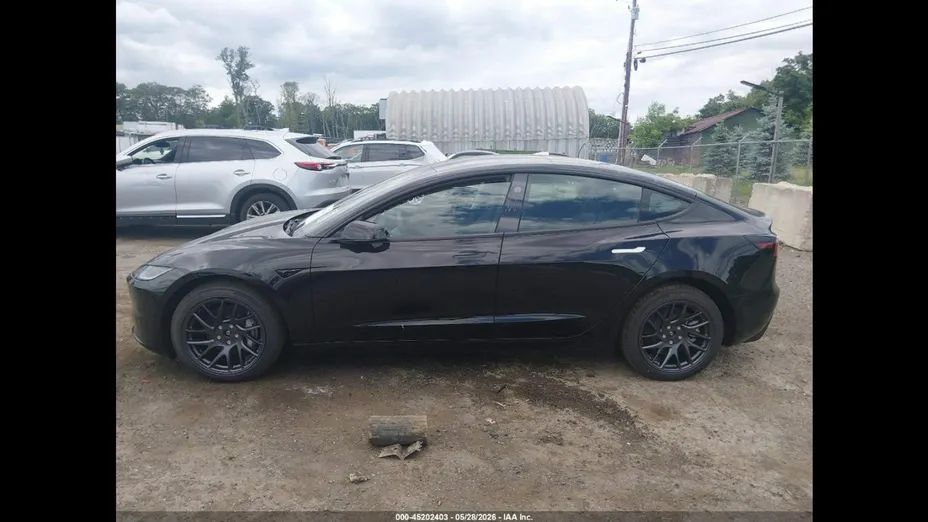 TESLA Model 3 -