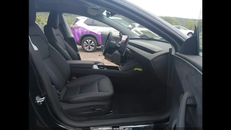 TESLA Model 3 -