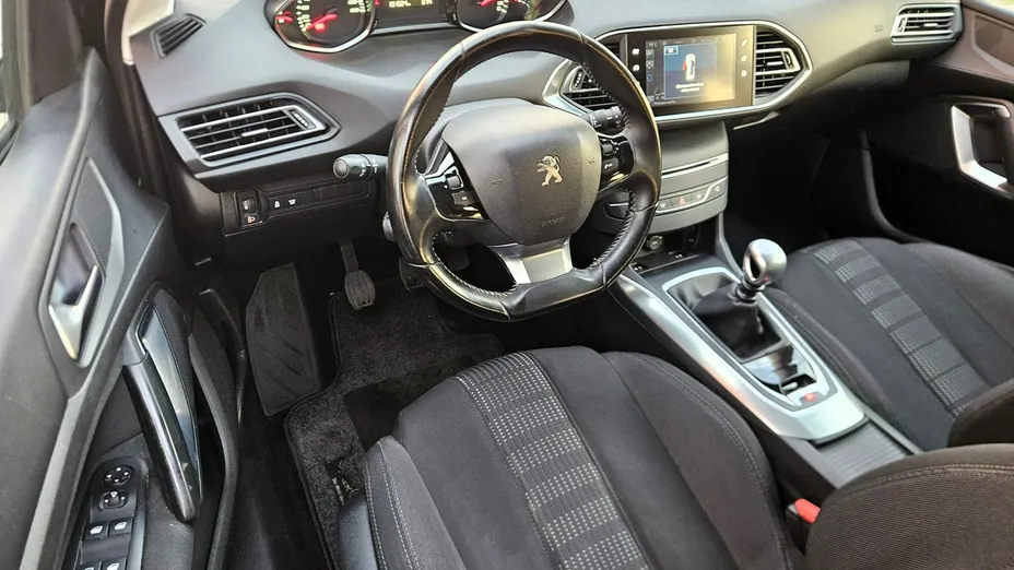 PEUGEOT 308 -