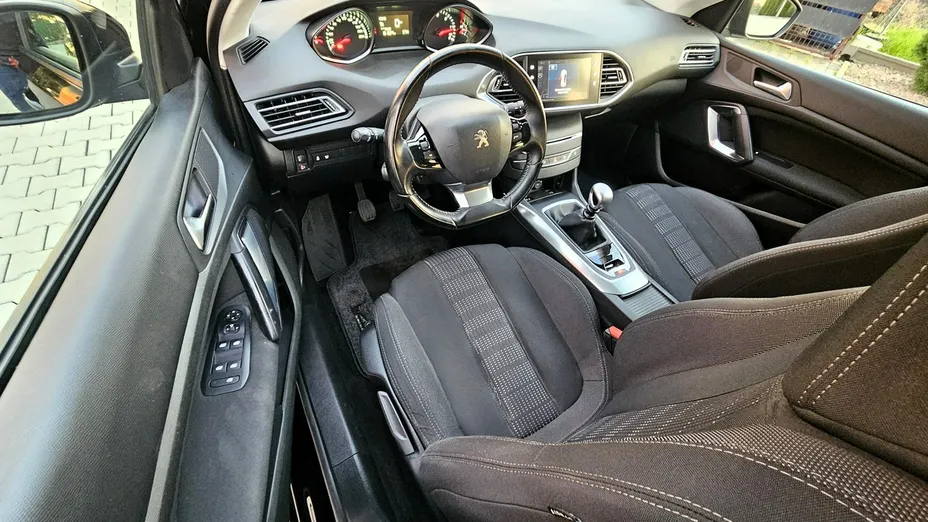 PEUGEOT 308 -