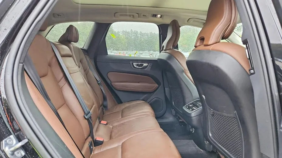VOLVO XC60 -