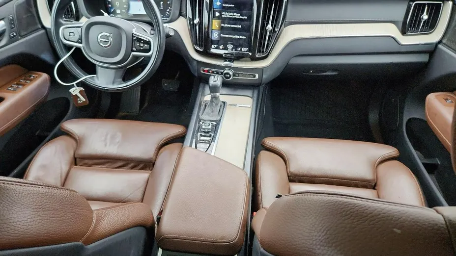 VOLVO XC60 -
