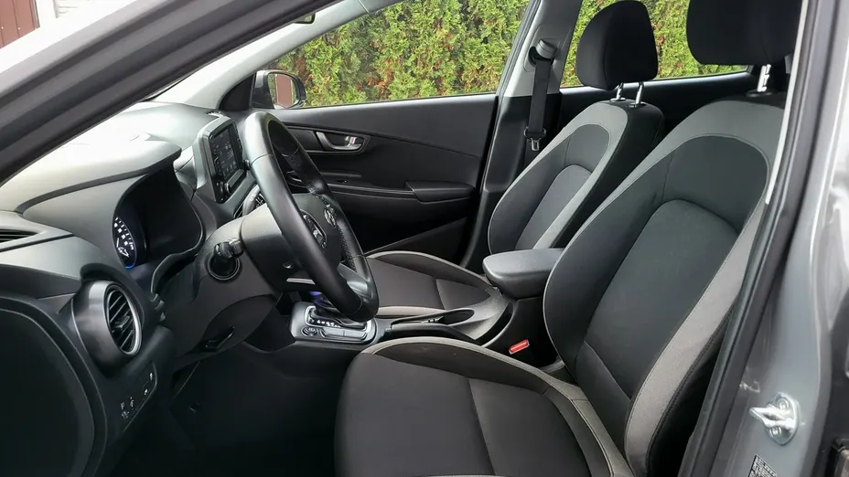 HYUNDAI Kona -