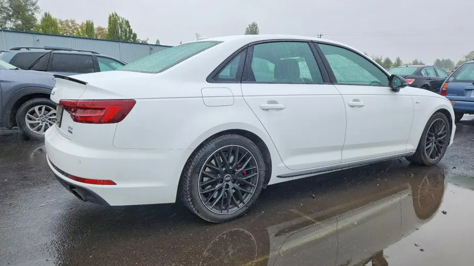 AUDI A4 -