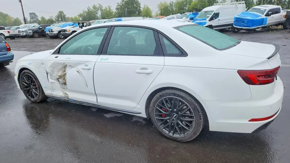 AUDI A4 -