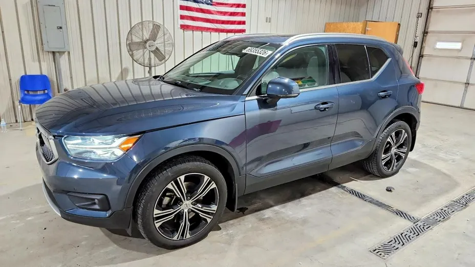 VOLVO XC40 -