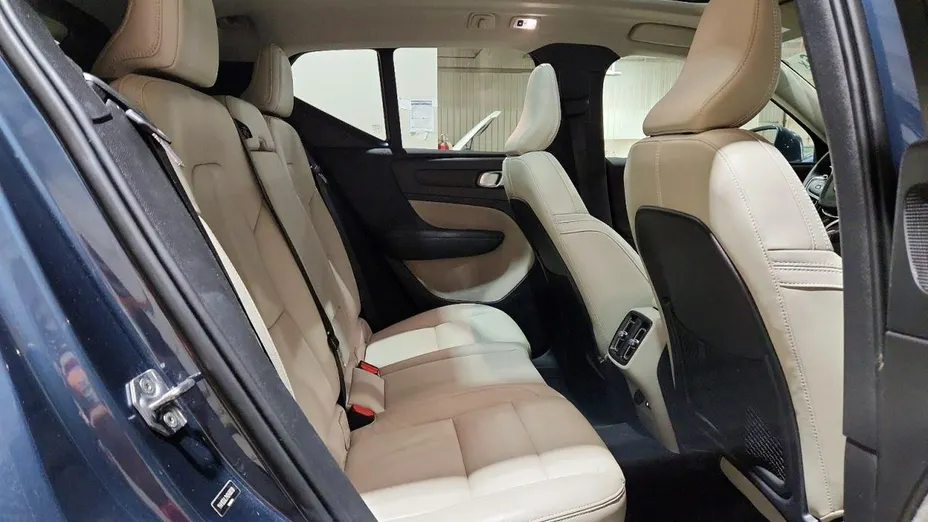 VOLVO XC40 -