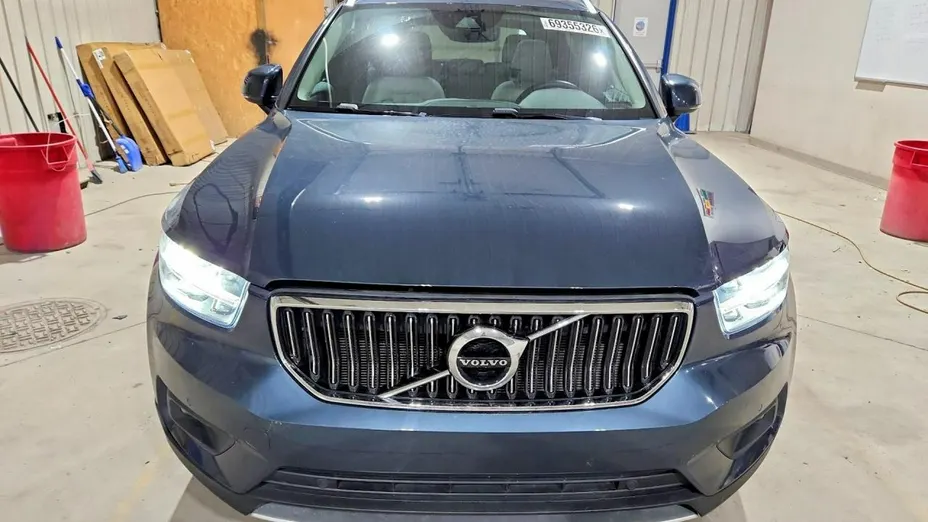 VOLVO XC40 -