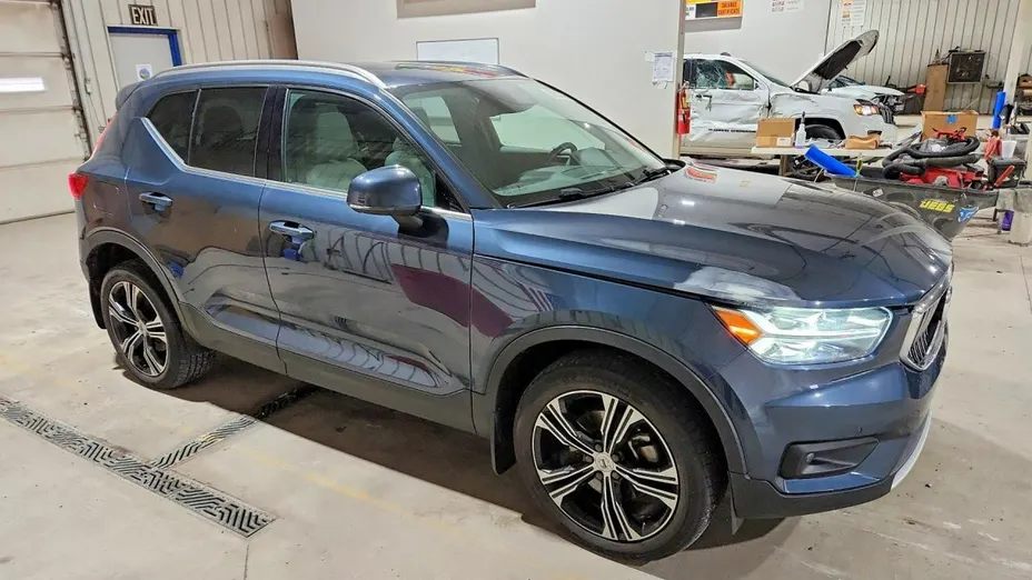VOLVO XC40 -