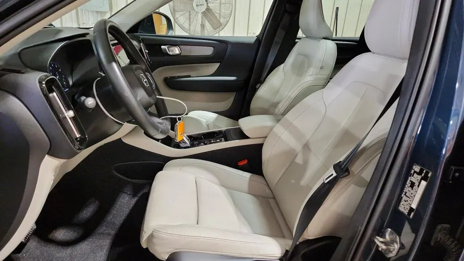 VOLVO XC40 -