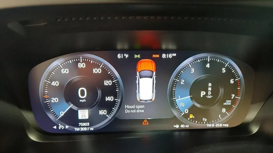 VOLVO XC40 -