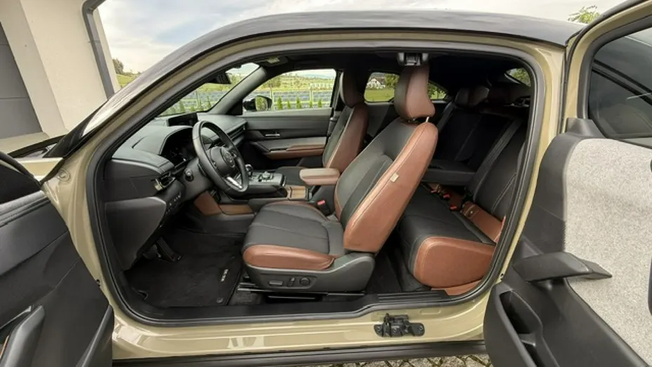 MAZDA MX-30 -
