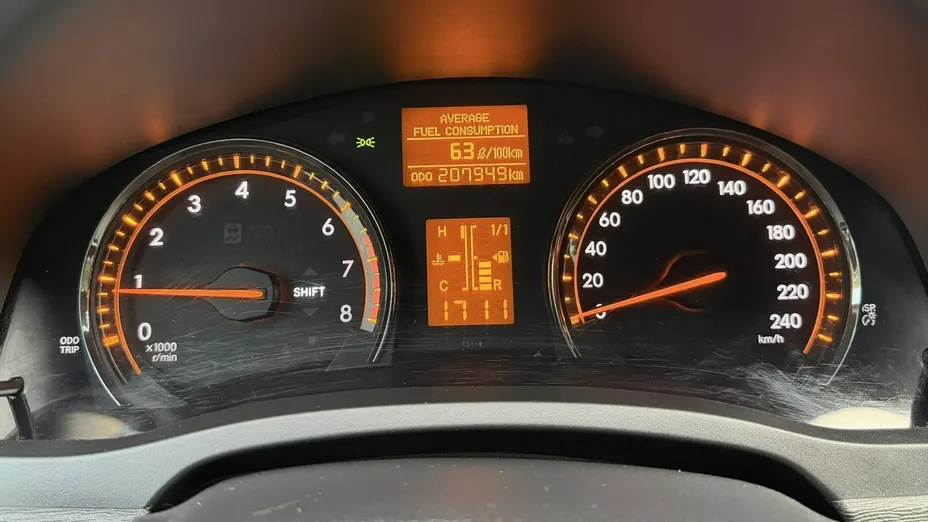 TOYOTA Avensis -