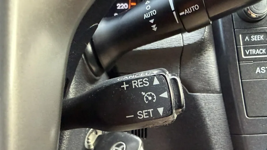TOYOTA Avensis -