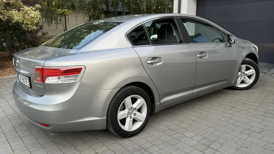 TOYOTA Avensis -