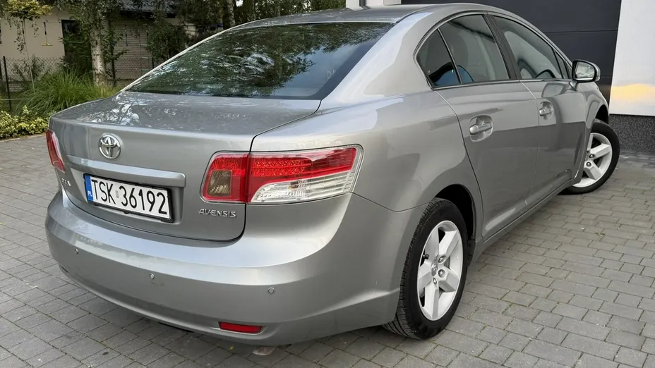 TOYOTA Avensis -