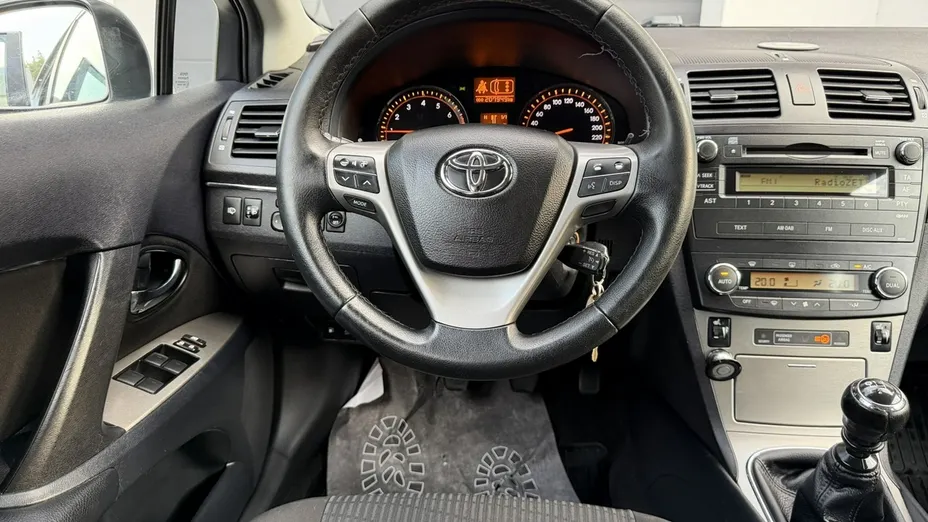 TOYOTA Avensis -