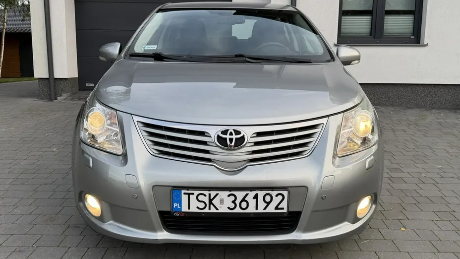 TOYOTA Avensis -