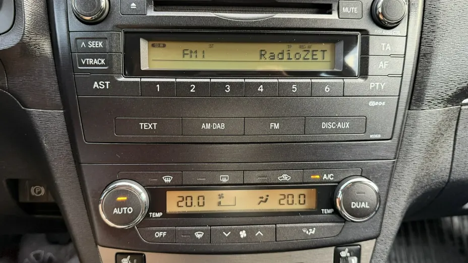 TOYOTA Avensis -