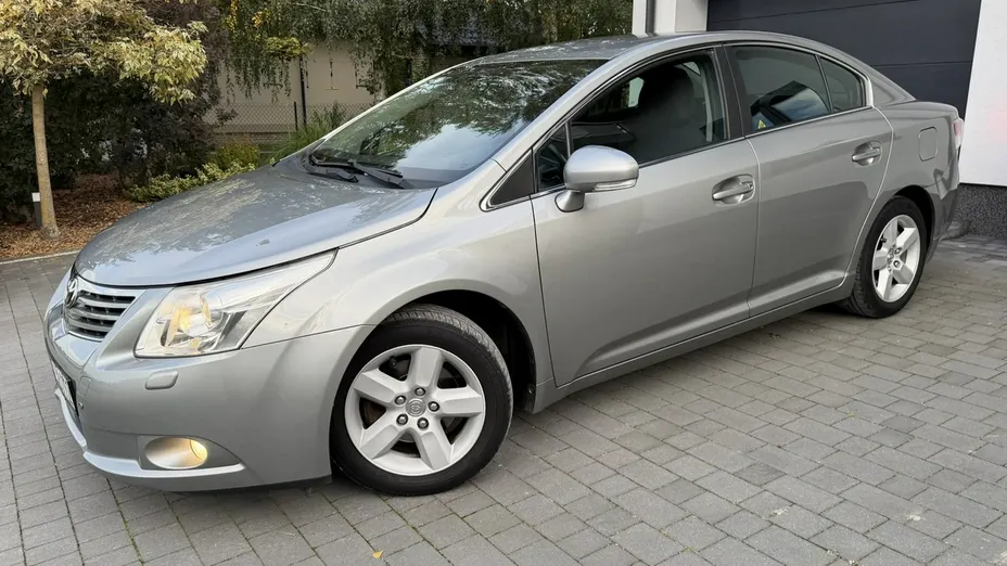 TOYOTA Avensis -