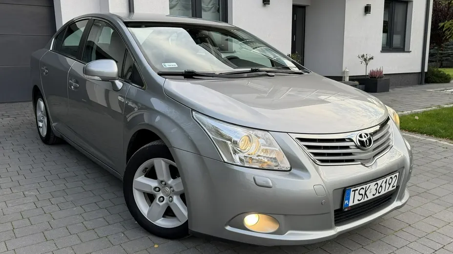TOYOTA Avensis -
