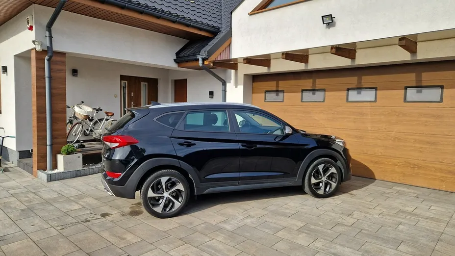 HYUNDAI Tucson -
