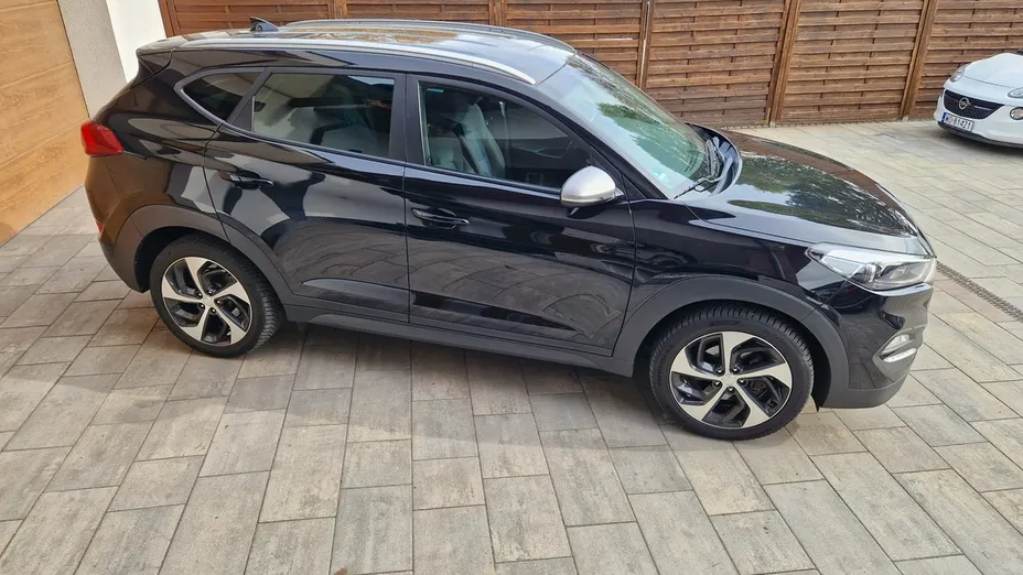 HYUNDAI Tucson -