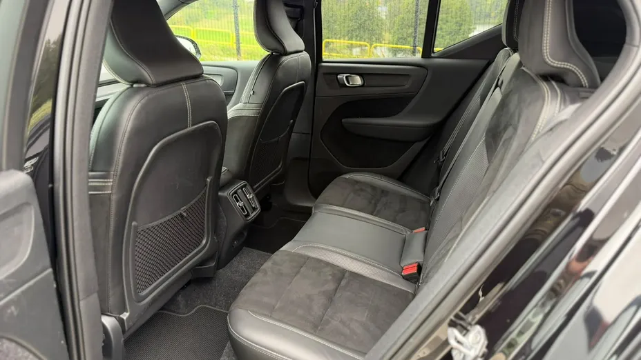 VOLVO XC40 -