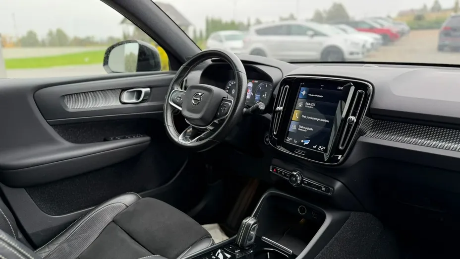 VOLVO XC40 -