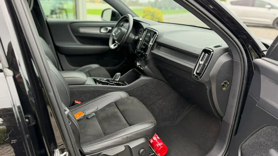 VOLVO XC40 -