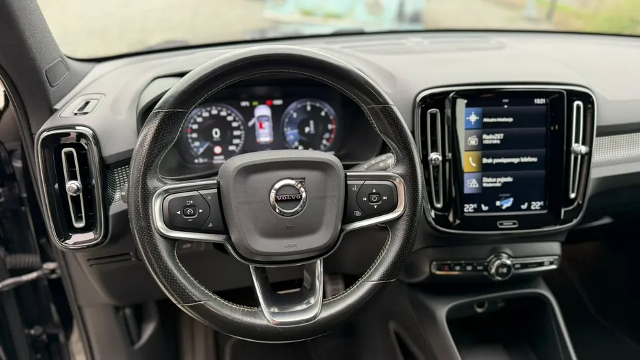 VOLVO XC40 -