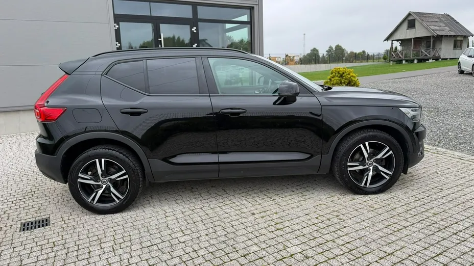 VOLVO XC40 -