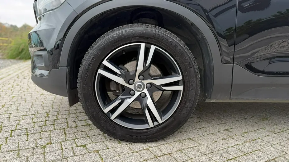VOLVO XC40 -