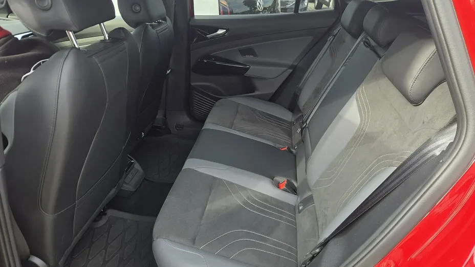 VOLKSWAGEN ID.4 -
