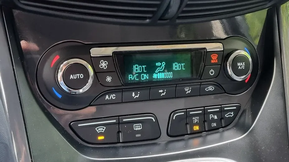 FORD Kuga -