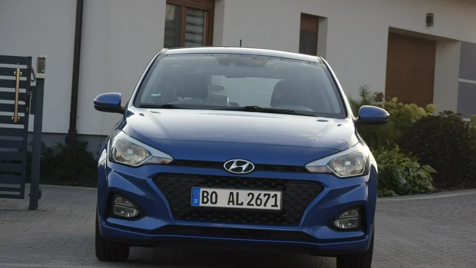 HYUNDAI i20 -