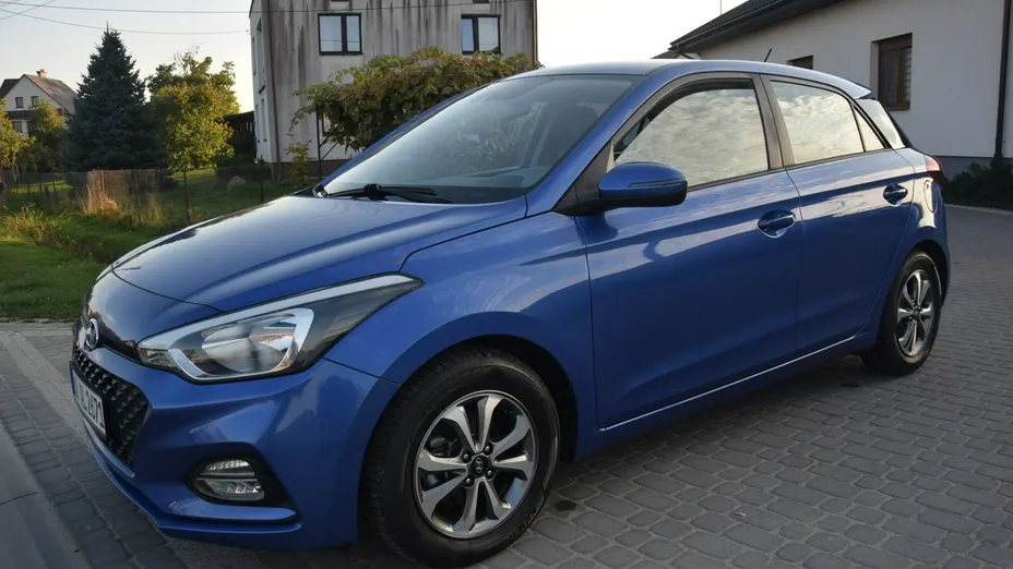 HYUNDAI i20 -