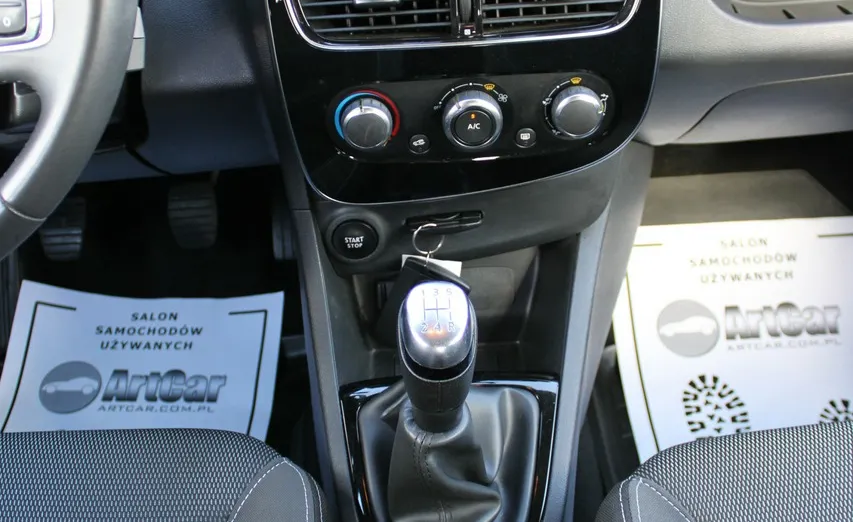 RENAULT Clio -