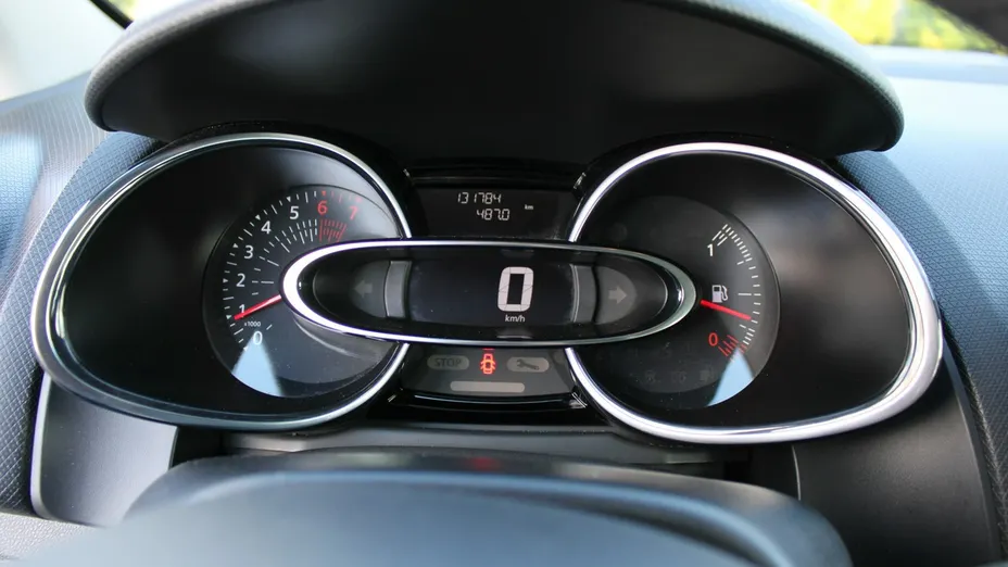 RENAULT Clio -