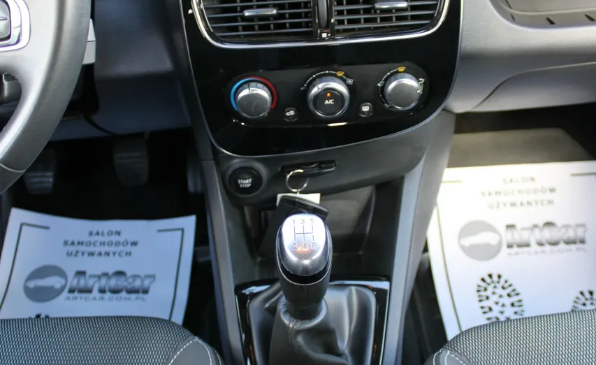 RENAULT Clio -