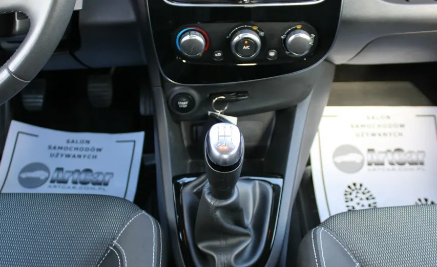 RENAULT Clio -
