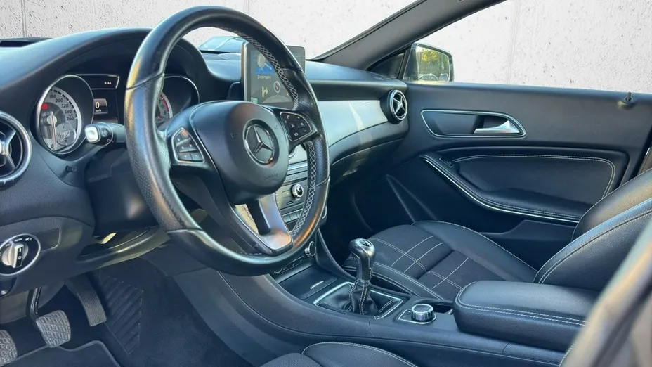 MERCEDES-BENZ CLA -