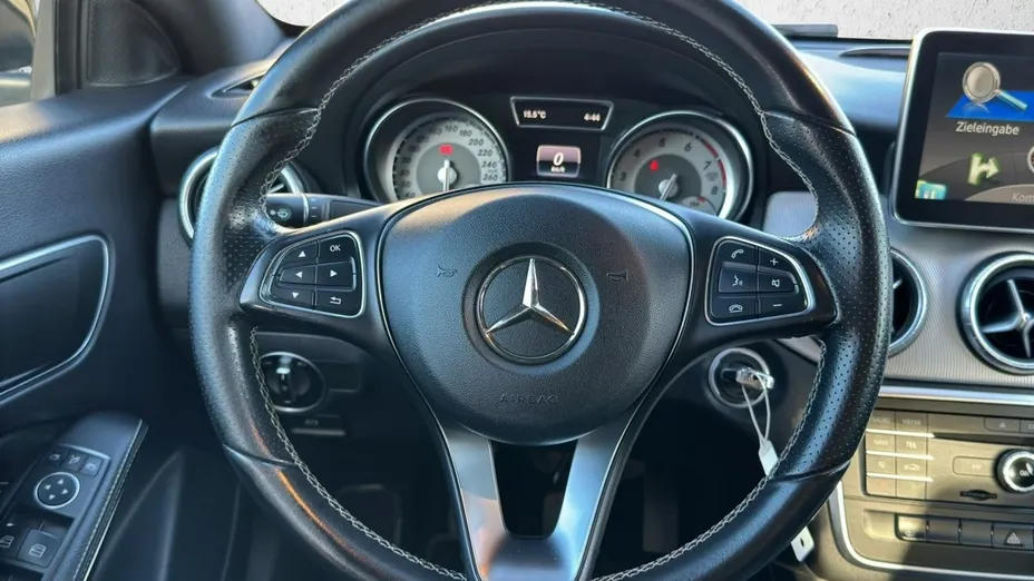 MERCEDES-BENZ CLA -