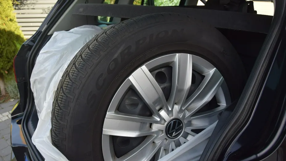 VOLKSWAGEN Tiguan -