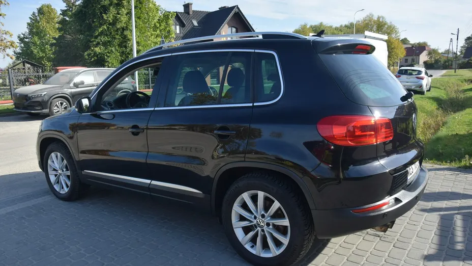 VOLKSWAGEN Tiguan -