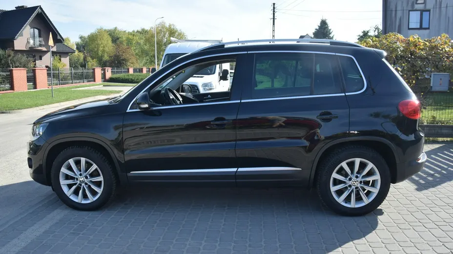 VOLKSWAGEN Tiguan -