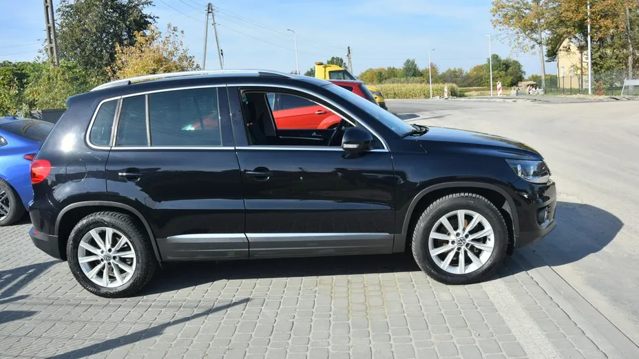 VOLKSWAGEN Tiguan -