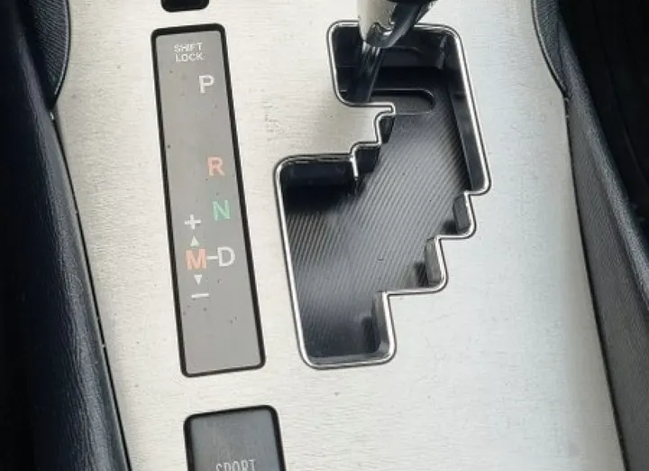 TOYOTA Avensis -