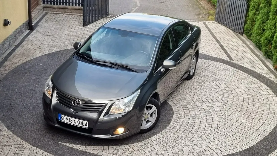 TOYOTA Avensis -